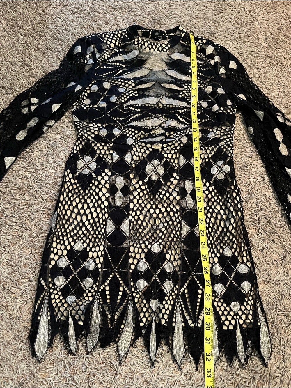 Free People Deco Lace Mini Dress in Black Sz 6 Rare Like New Witchy Bell Sleeve - Picture 16 of 16
